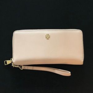 Tory Burch Emerson Passport Wallet